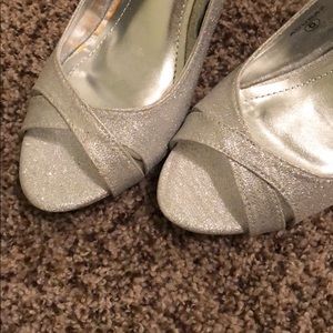 David’s Bridal Silver Heels Size 6